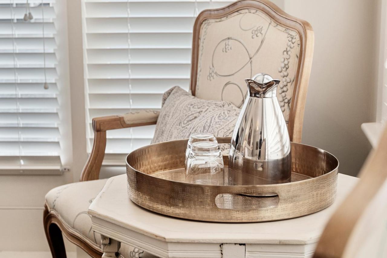 The Rivulet Bed & Breakfast Sandy Bay Luaran gambar A silver thermos